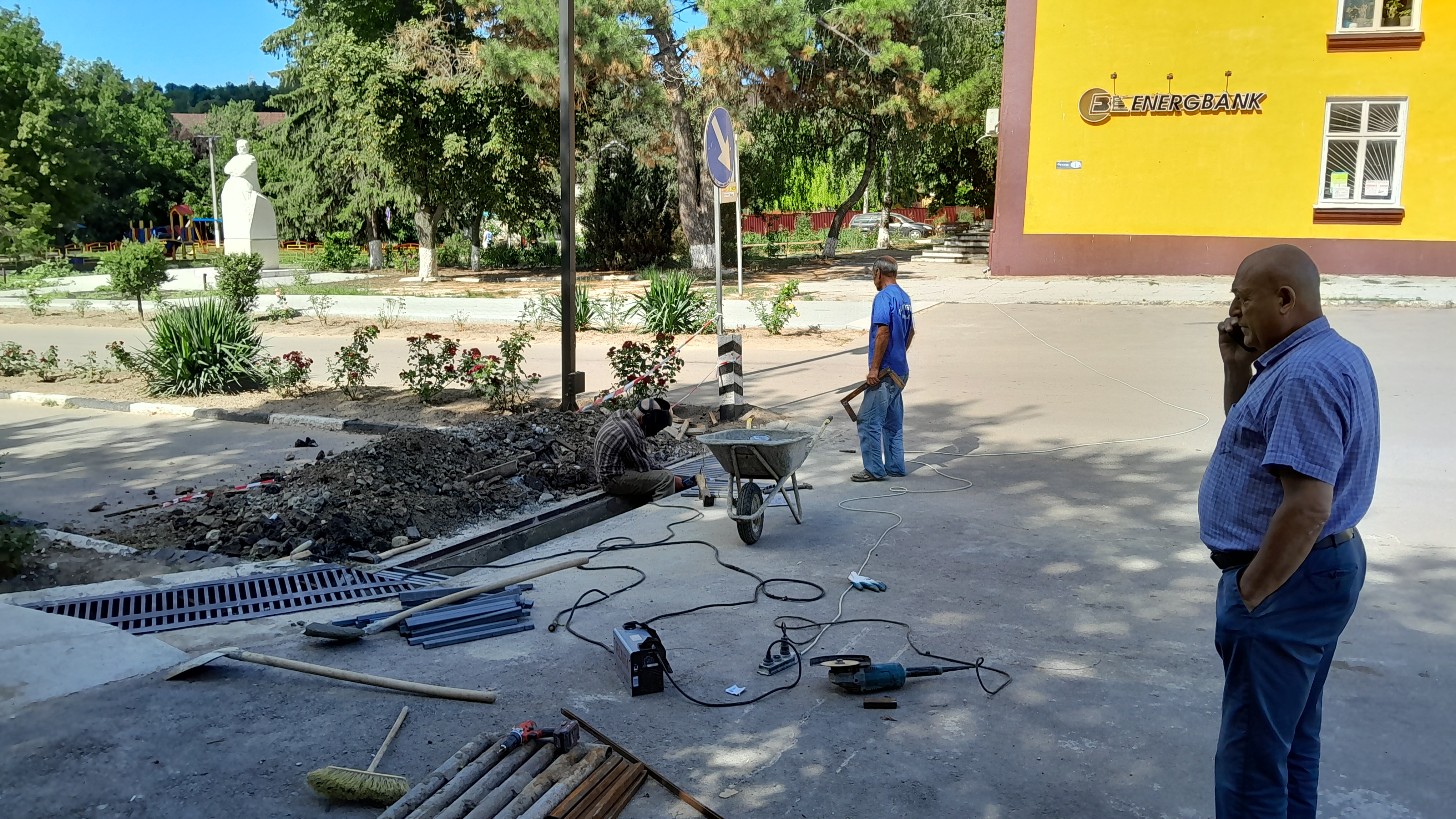 Заканчивается замена ливнёвки по двухстороннему движению в центре города.